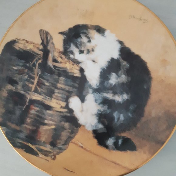 Collector Cat Plate "A CURIOUS KITTY" Victorian Cat Capers by C. Van Den Eycken - Picture 1 of 6